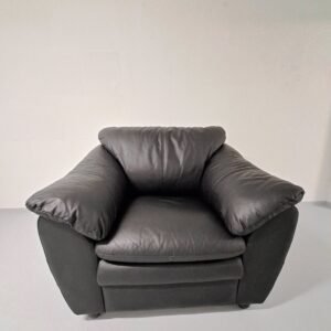Black Leather Armchair - Svartur Leður Hægindastóll